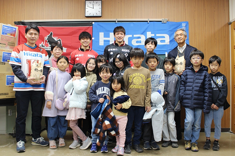 贈呈イベントに参加した皆さん